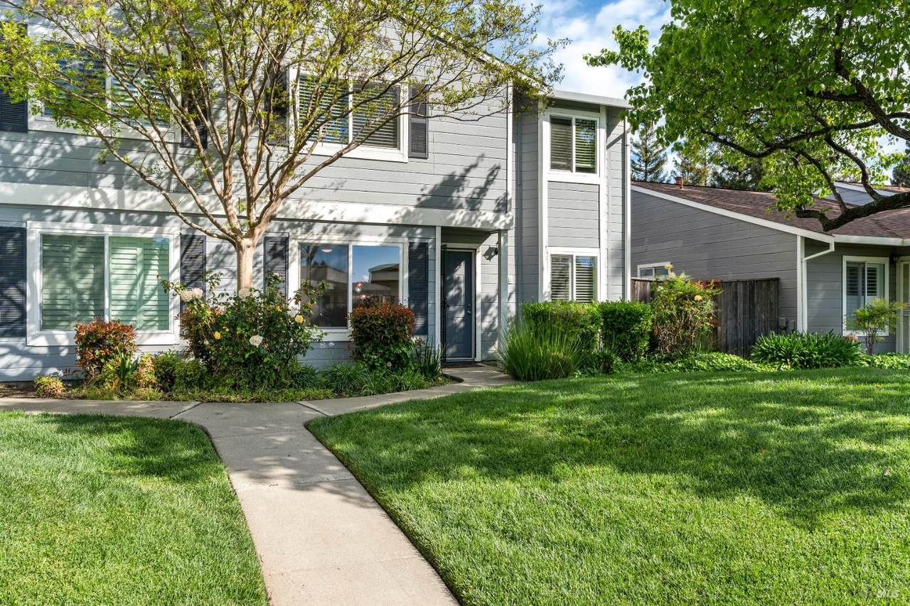 131 Cambridge Drive - Photo 1