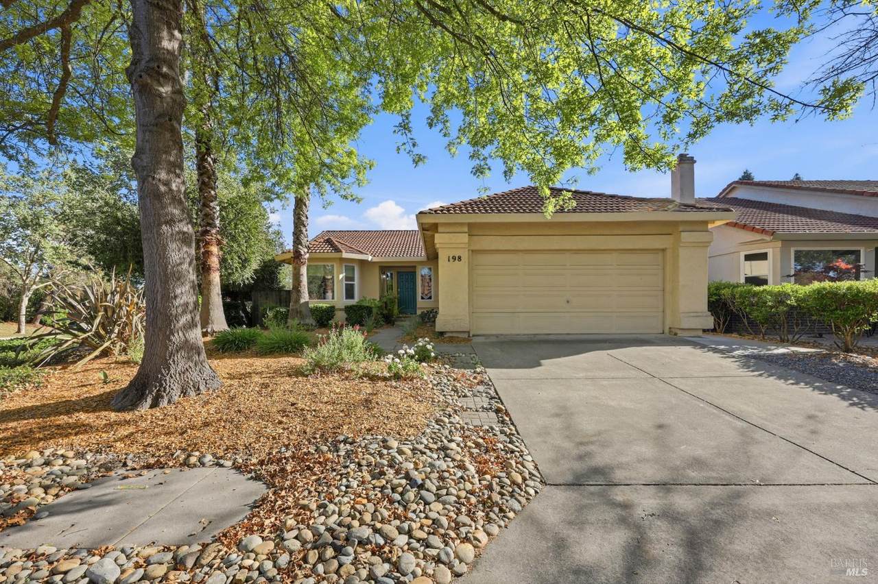 198 Valencia Way - Photo 1