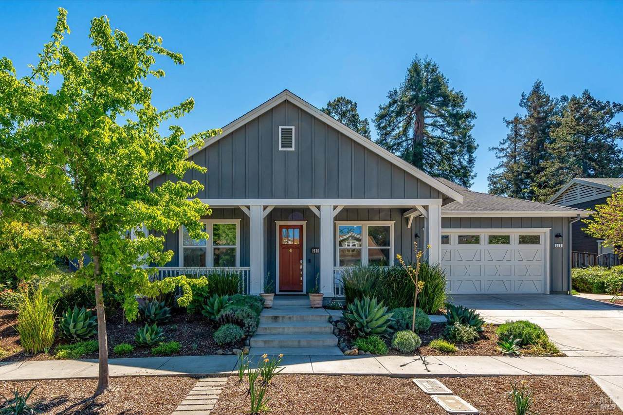 215 Pheasant Court - Photo 1