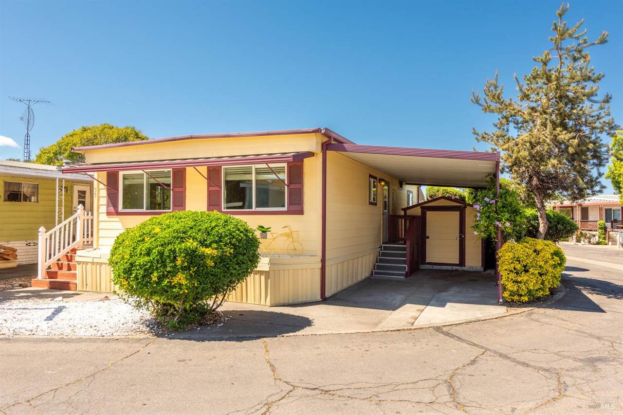 55 Wayside Drive - Photo 1