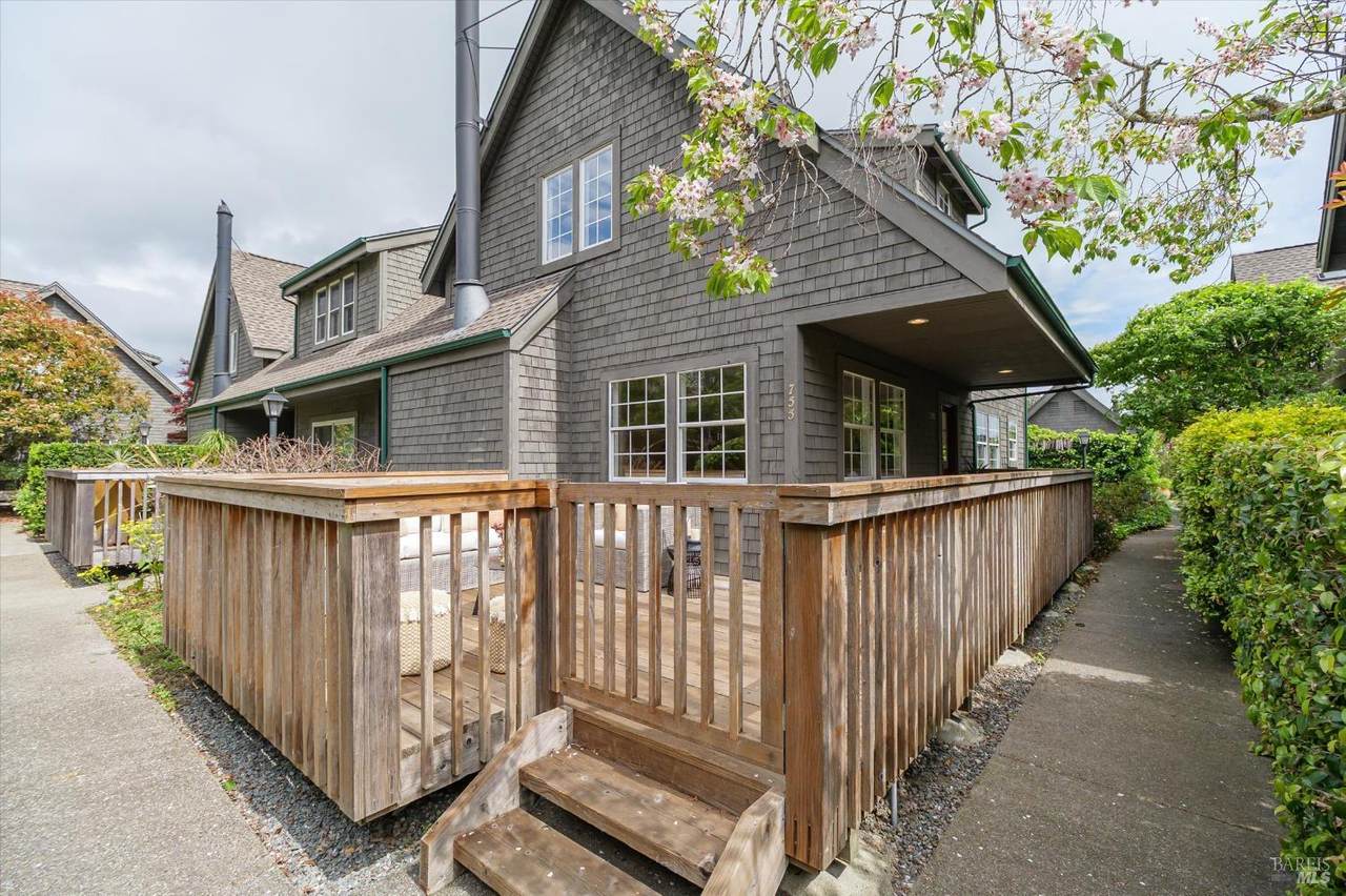 755 Miller Avenue - Photo 1