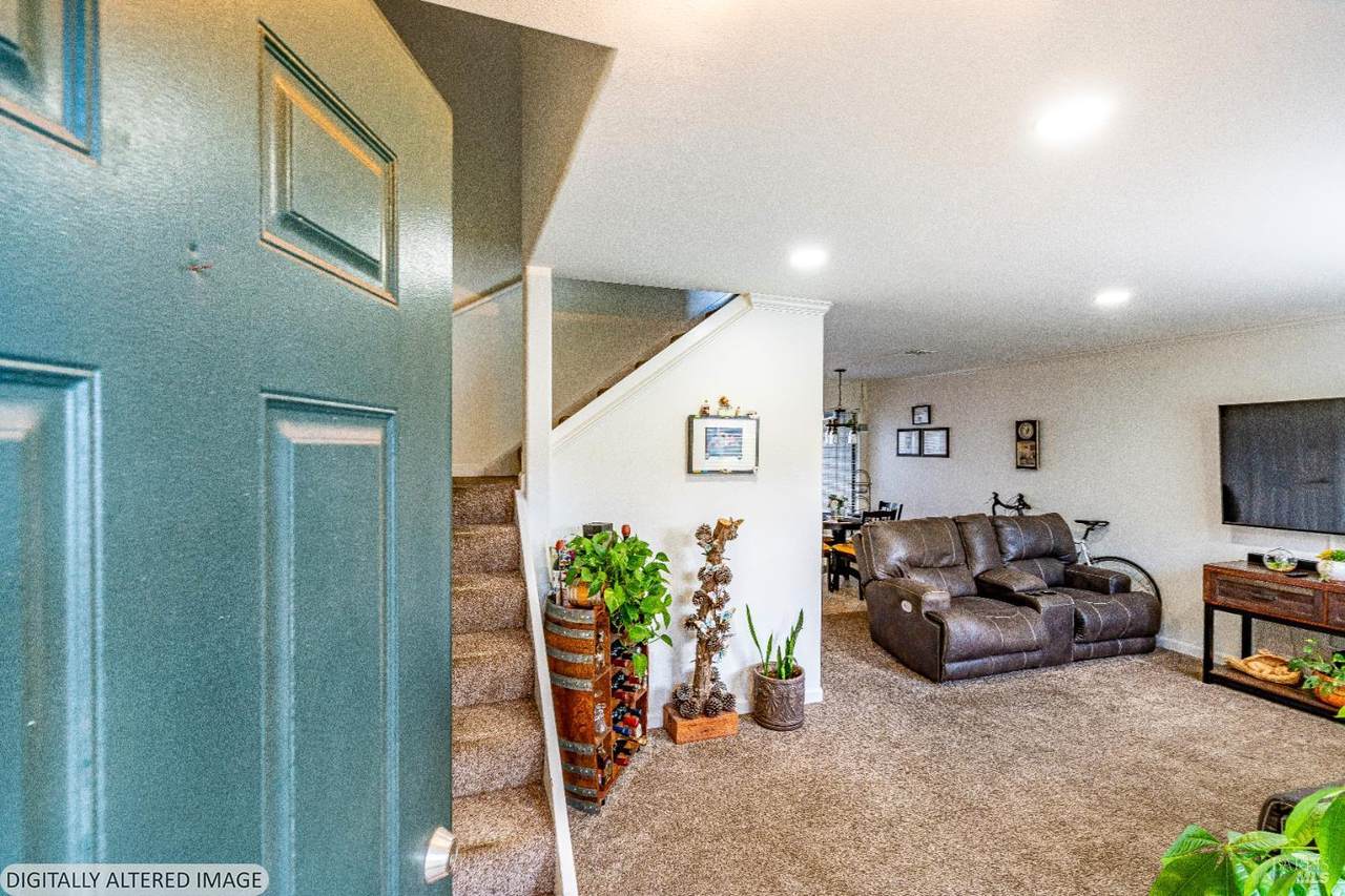 433 Freeway Drive - Photo 1