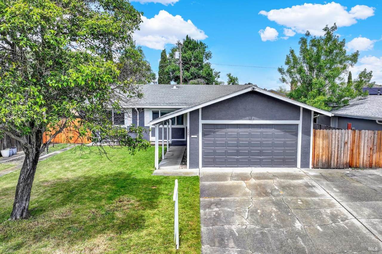 806 Meadowlark Drive - Photo 1