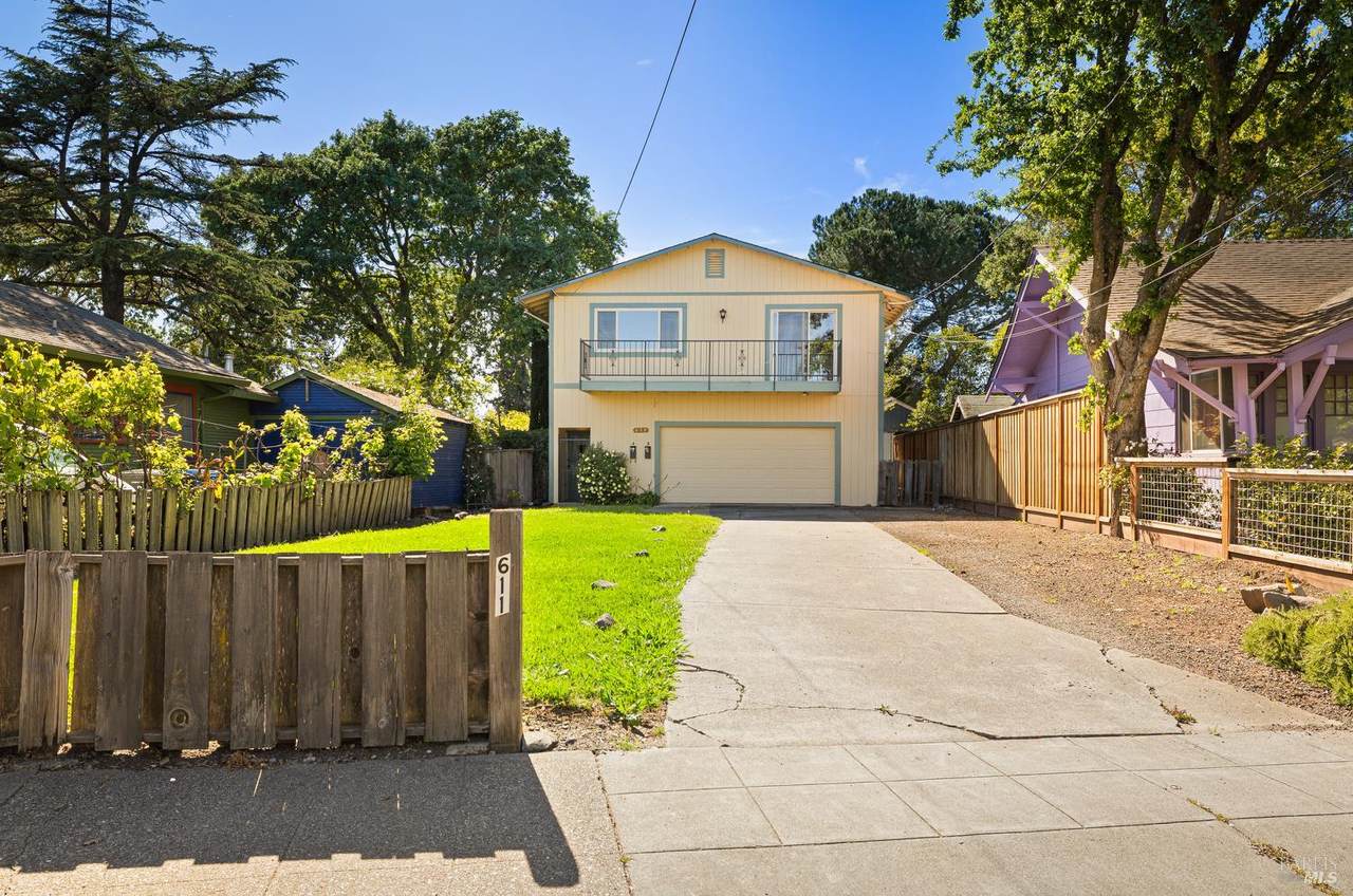 611 Hendley Street - Photo 1