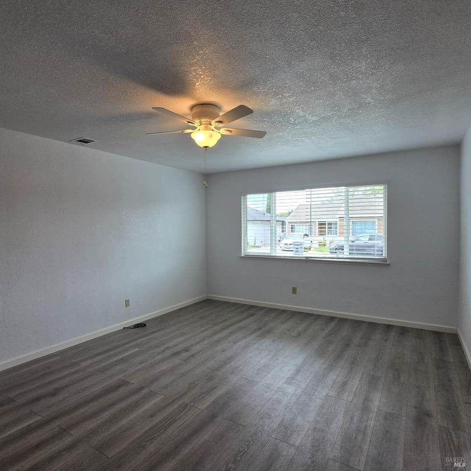 102 Laurel Street - Photo 1