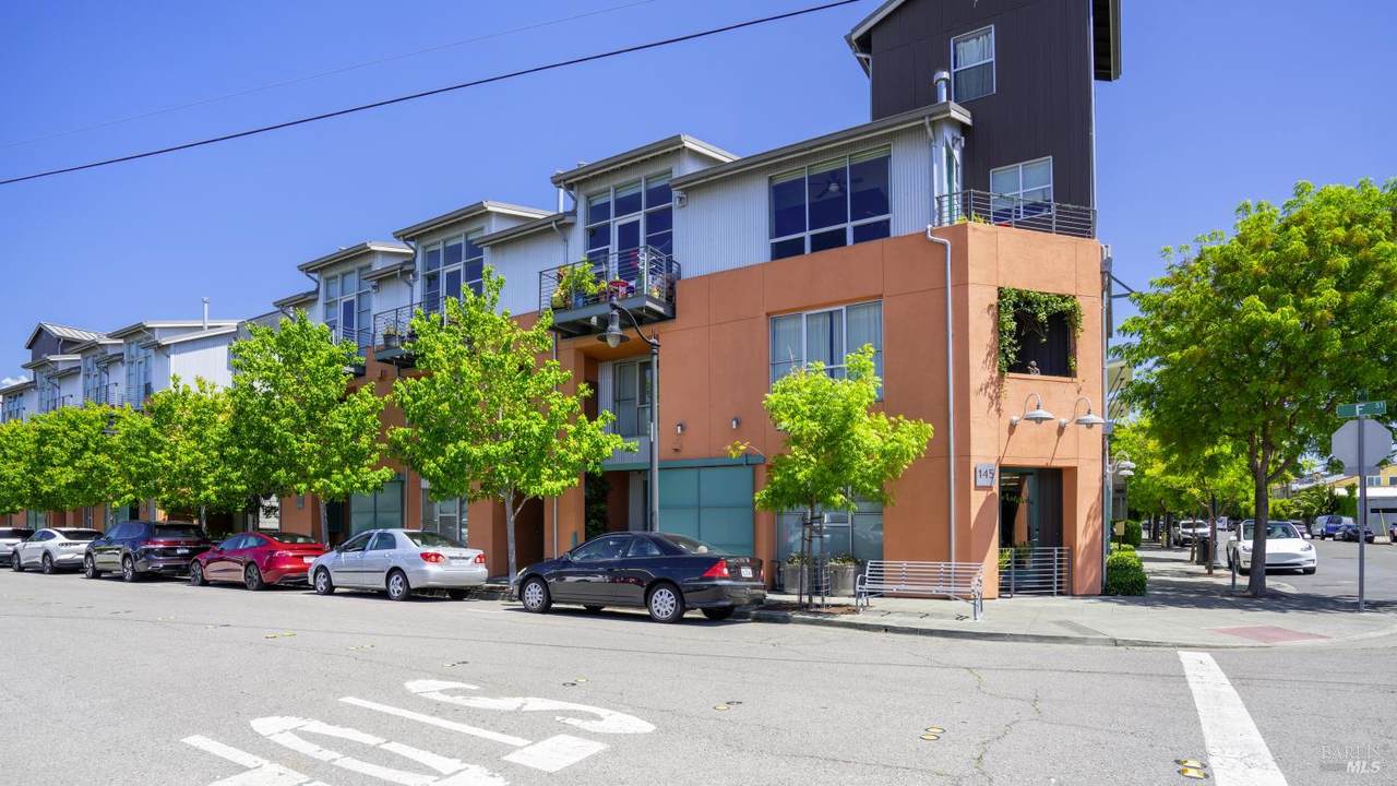 137 F Street - Photo 1