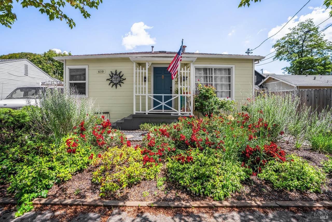 610 Stewart Street - Photo 1