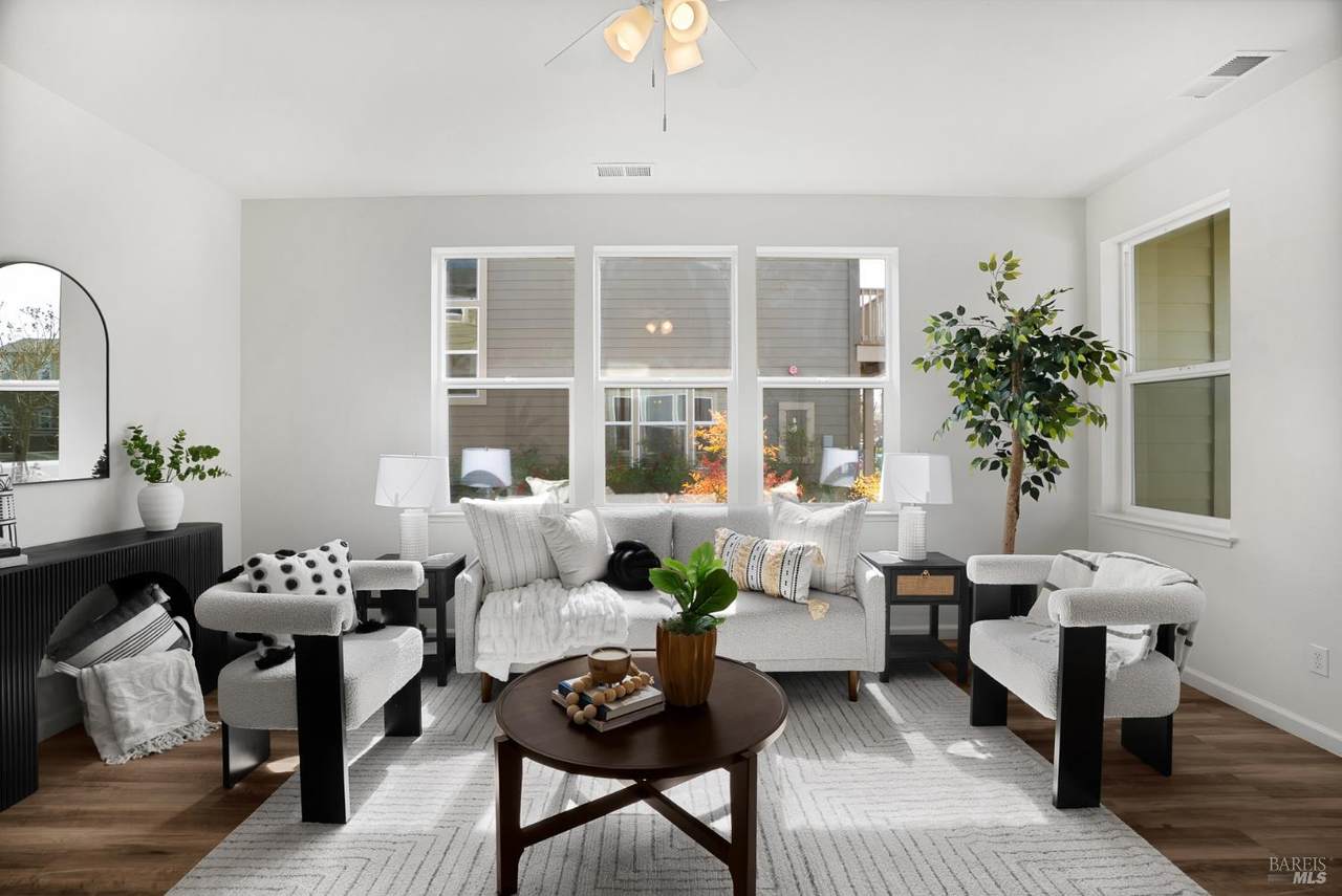 2042 Ravello Way - Photo 1