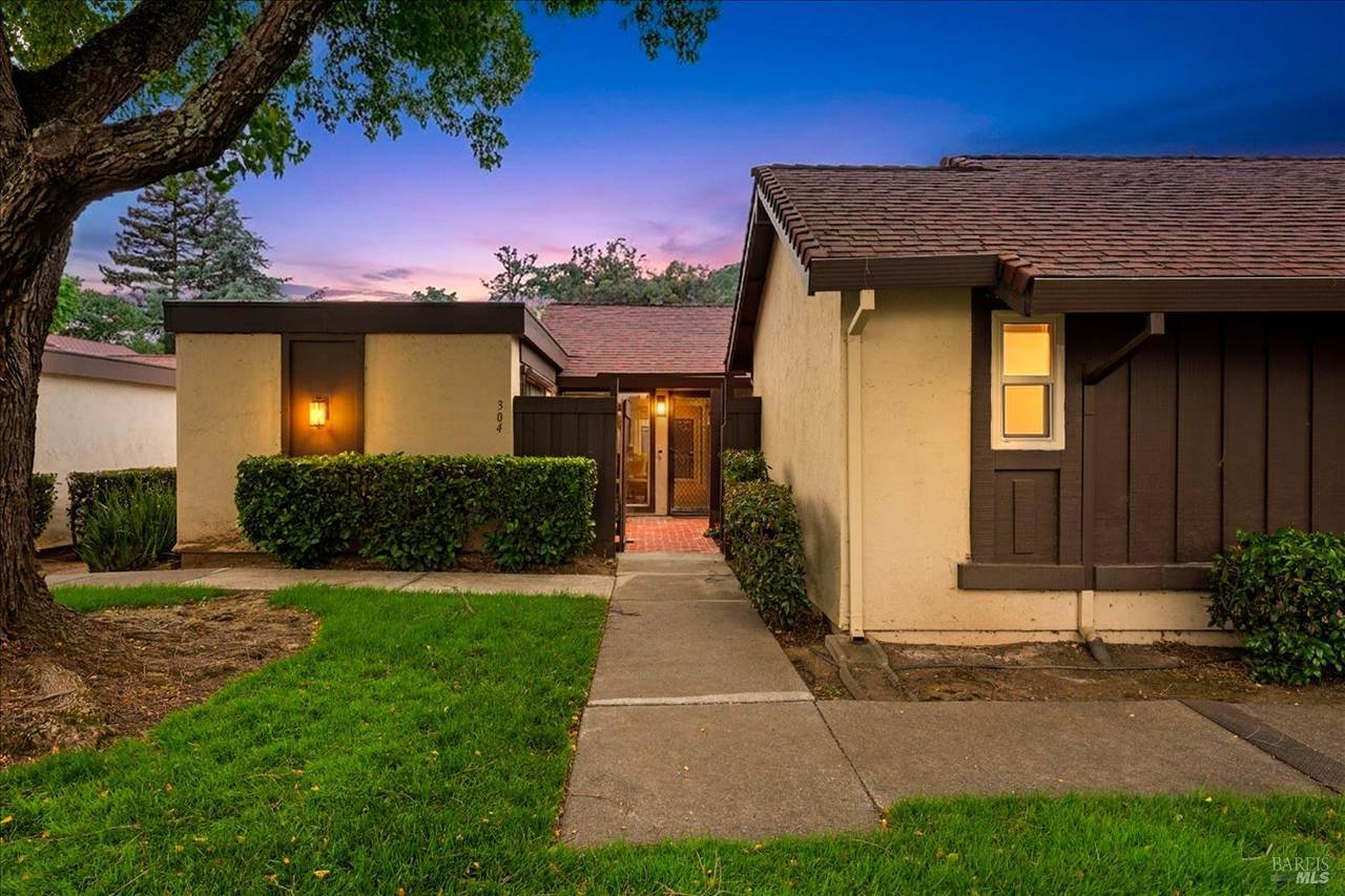 304 Acorn Court - Photo 1