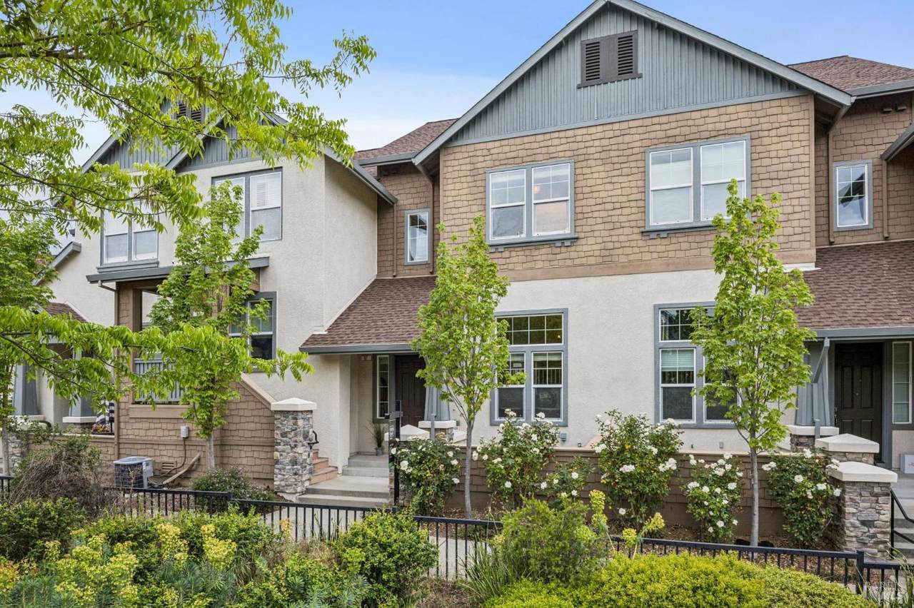 87 Almond Court - Photo 1