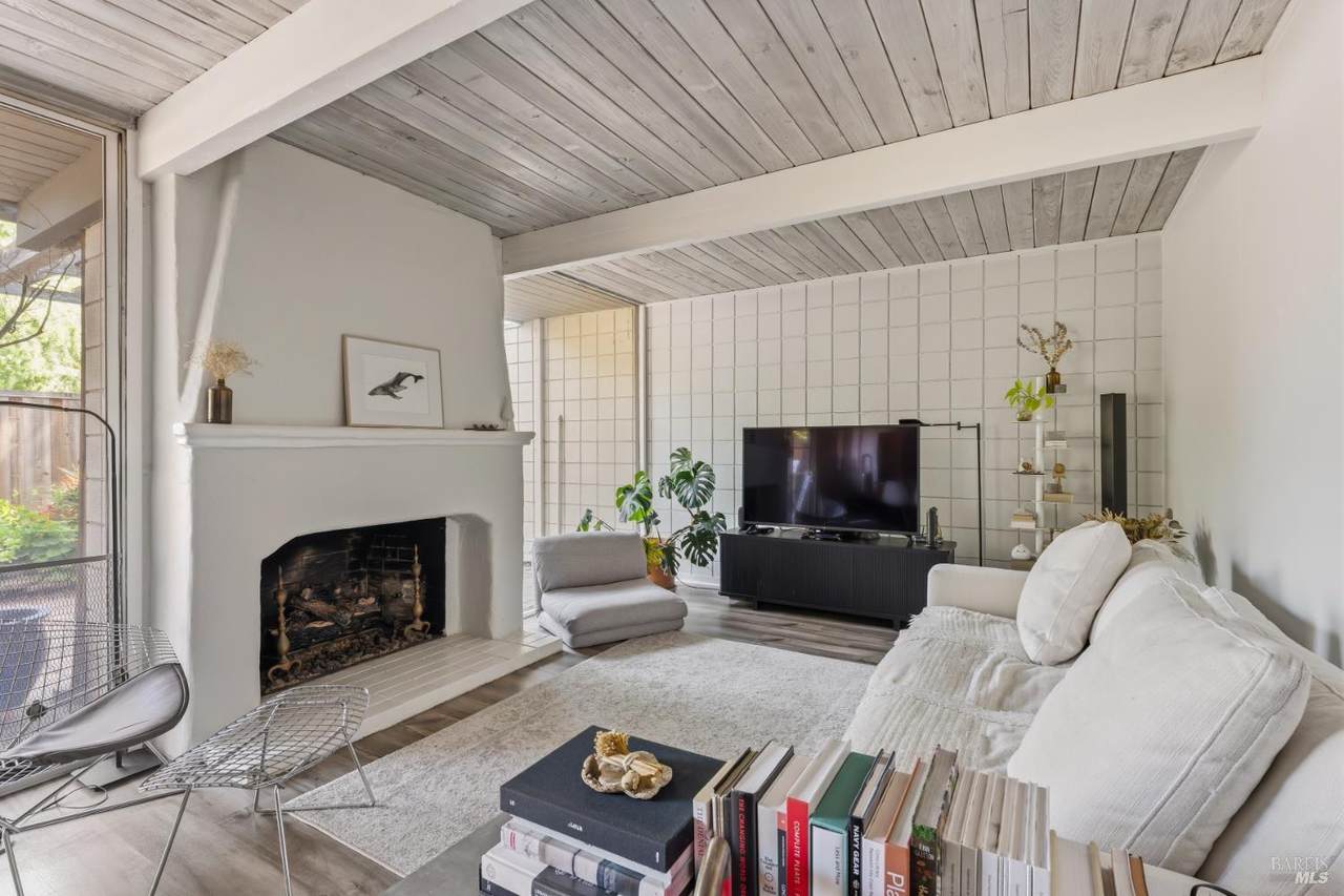 1076 Pomeroy Avenue - Photo 1