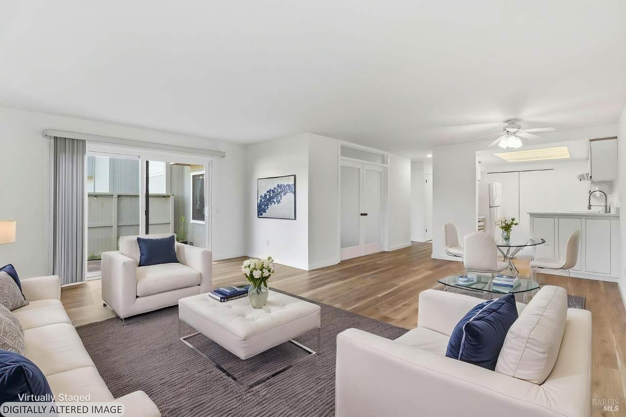 12 Lakeview Court - Photo 1