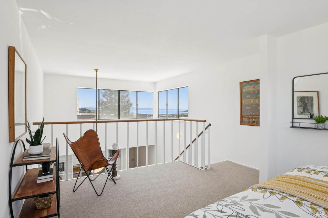 908 Via Casitas - Photo 1