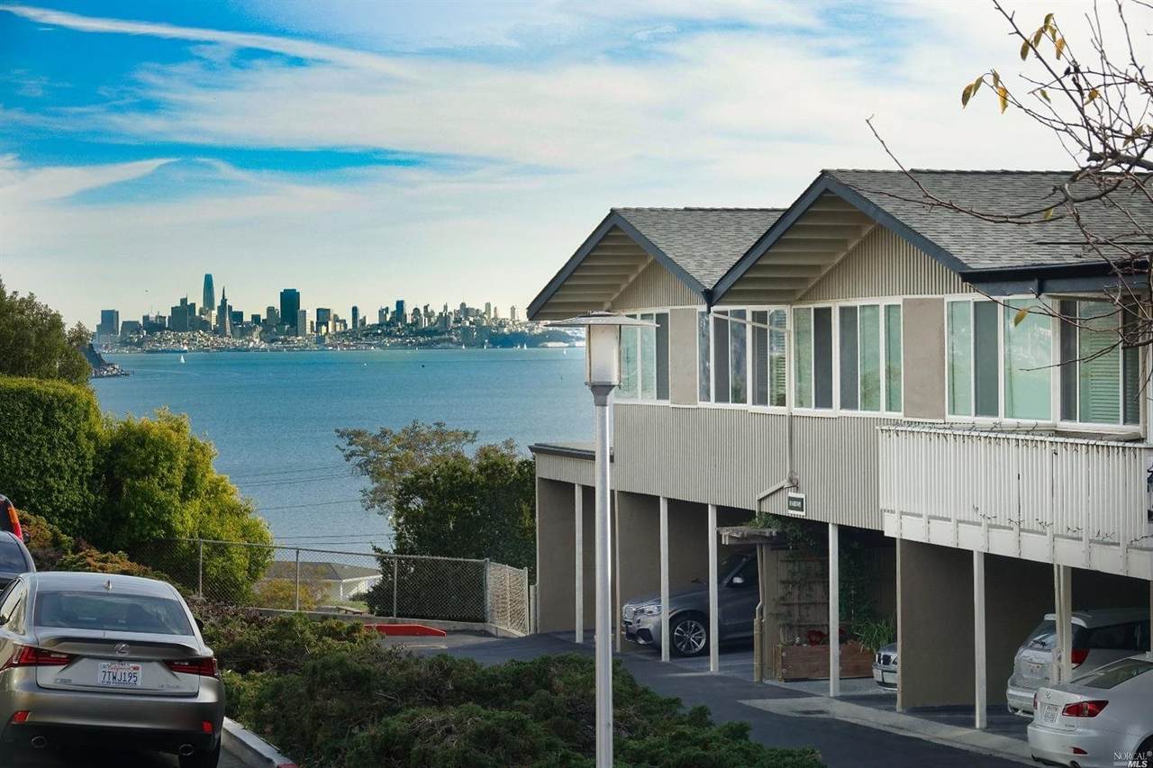 18 Janet Way - Photo 1