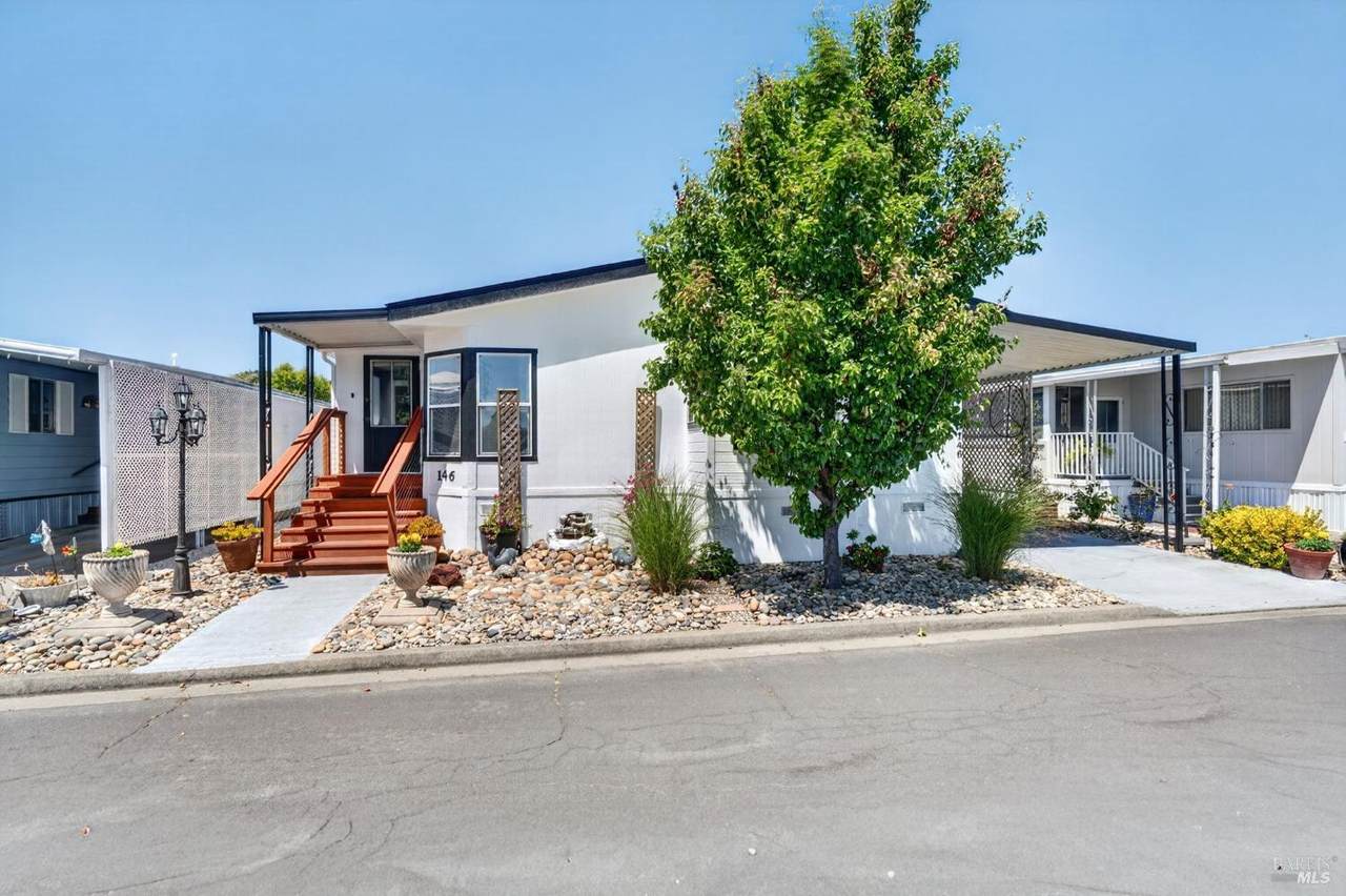 146 Stratford Way - Photo 1