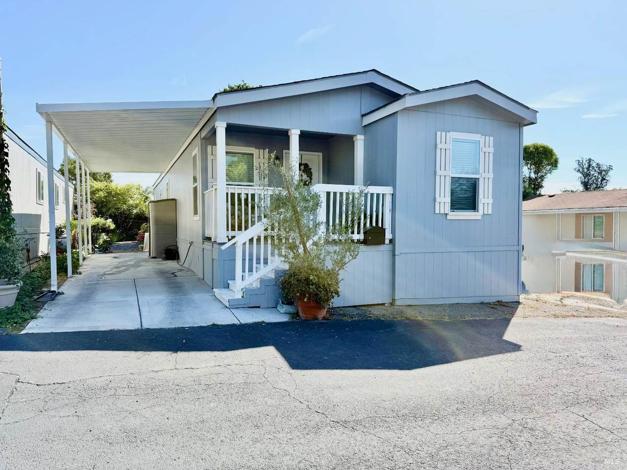 425 Sierra Avenue - Photo 1
