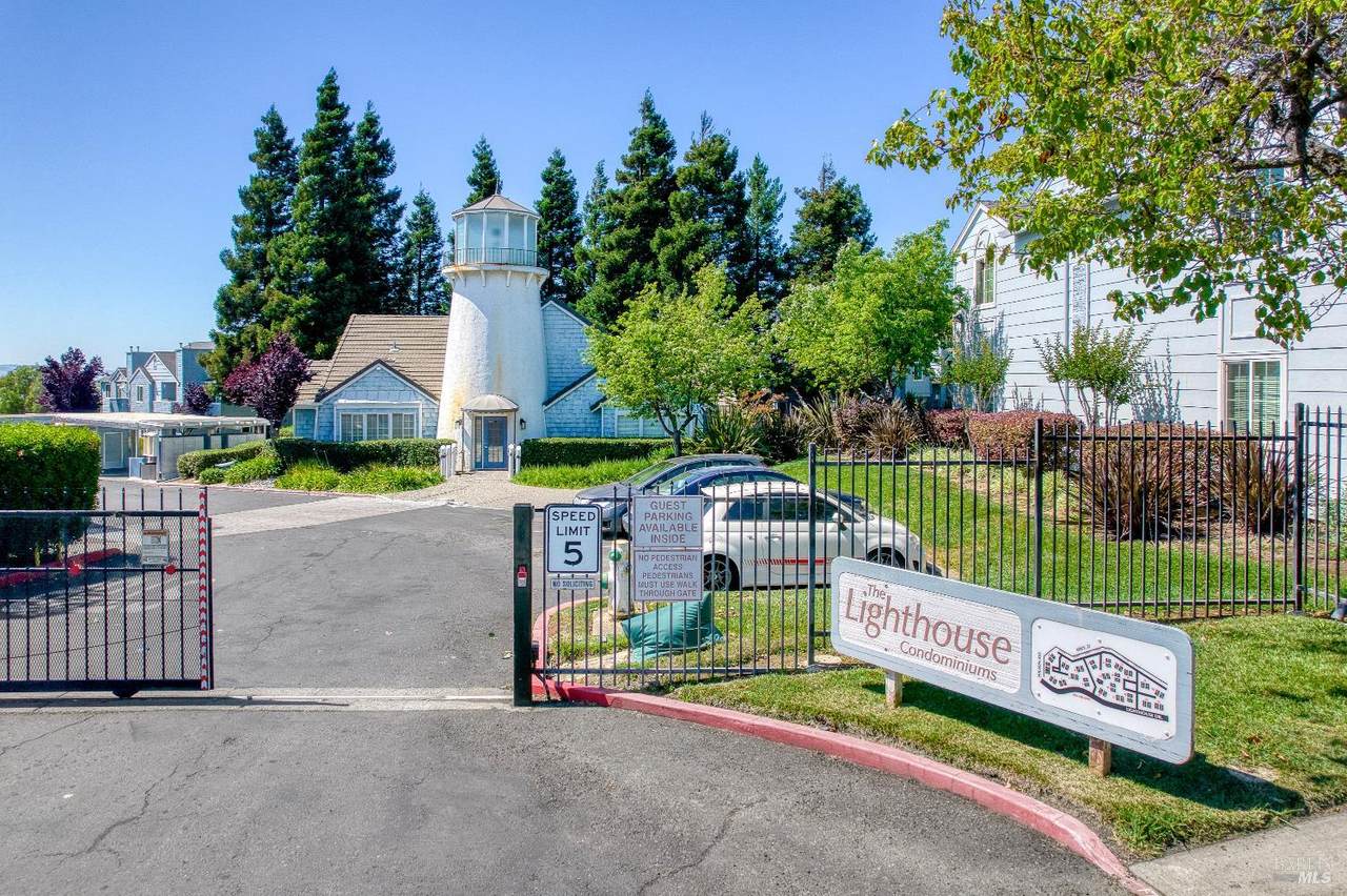 107 Lighthouse Drive - Photo 1