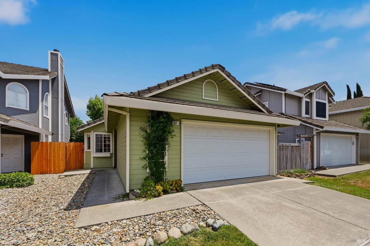 105 Freedom Court - Photo 1