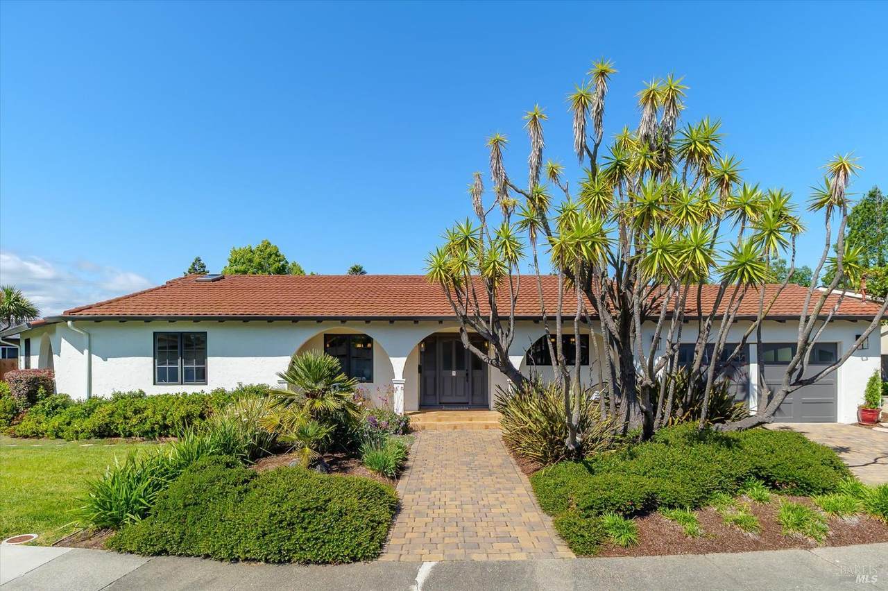 5 Edgemar Way - Photo 1