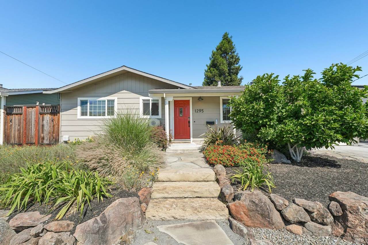 1295 Marian Way - Photo 1