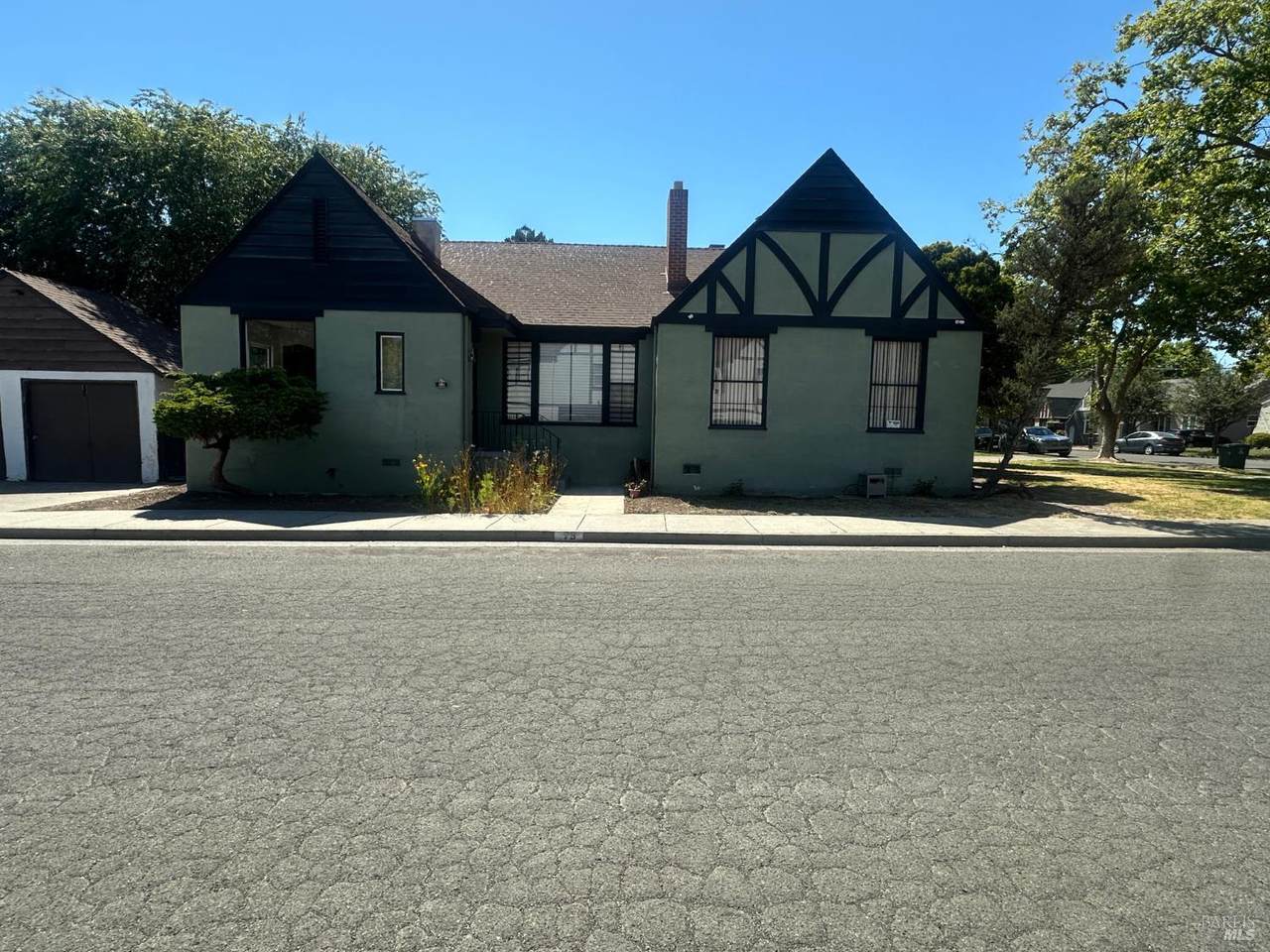 75 Ventura Street - Photo 1