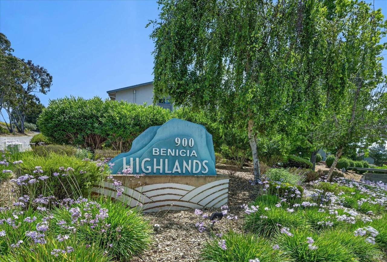 900 Cambridge Drive - Photo 1