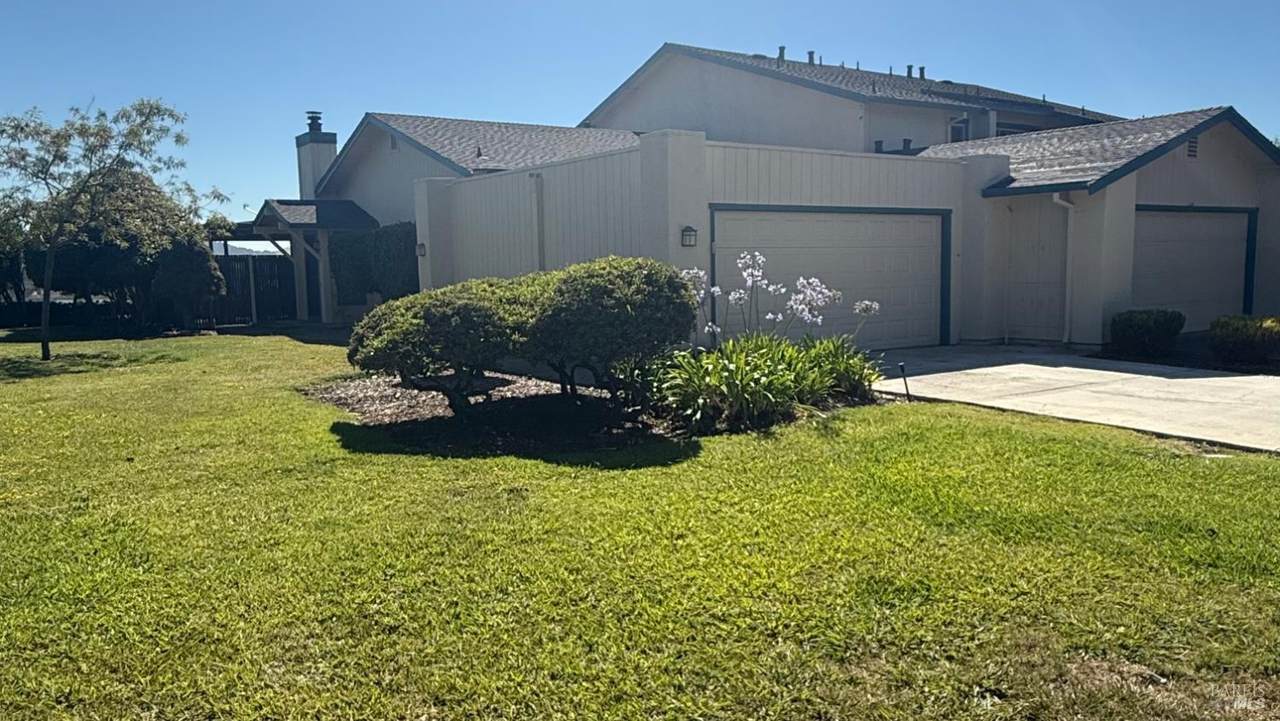 1490 London Circle - Photo 1