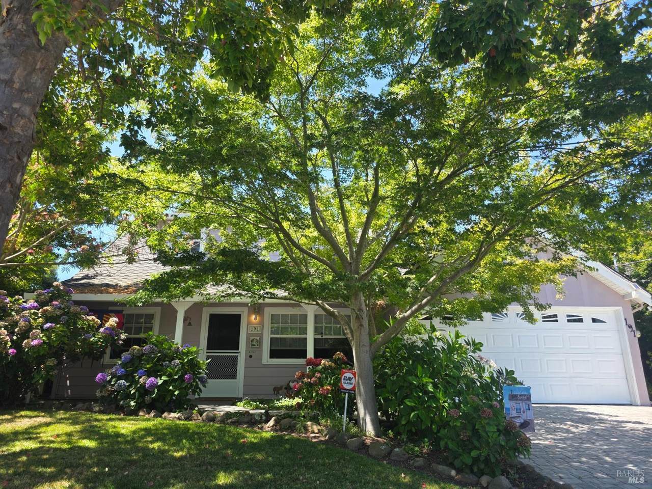 191 Pickwick Drive - Photo 1