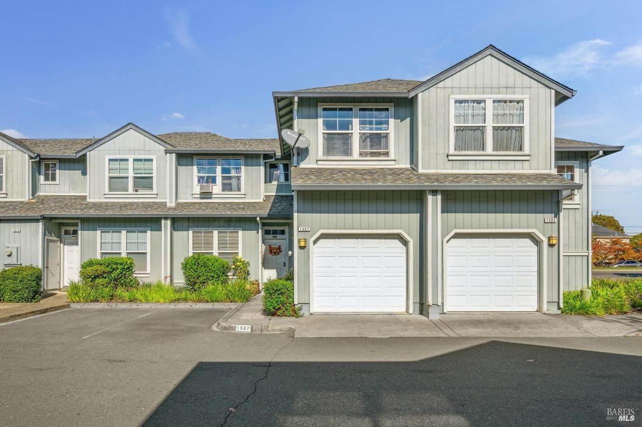 1507 Pinebrook Place - Photo 1