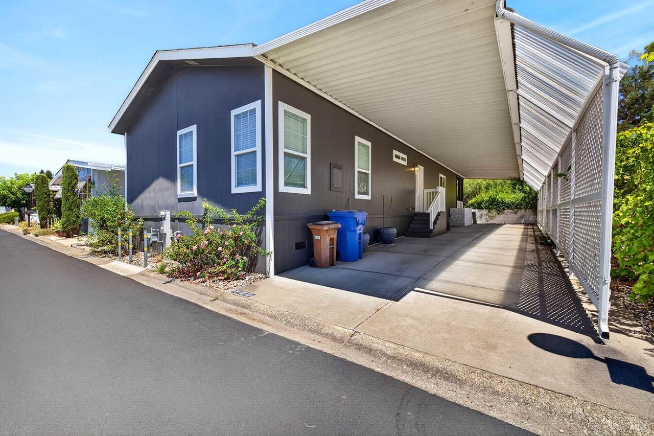 920 Champagne Circle - Photo 1