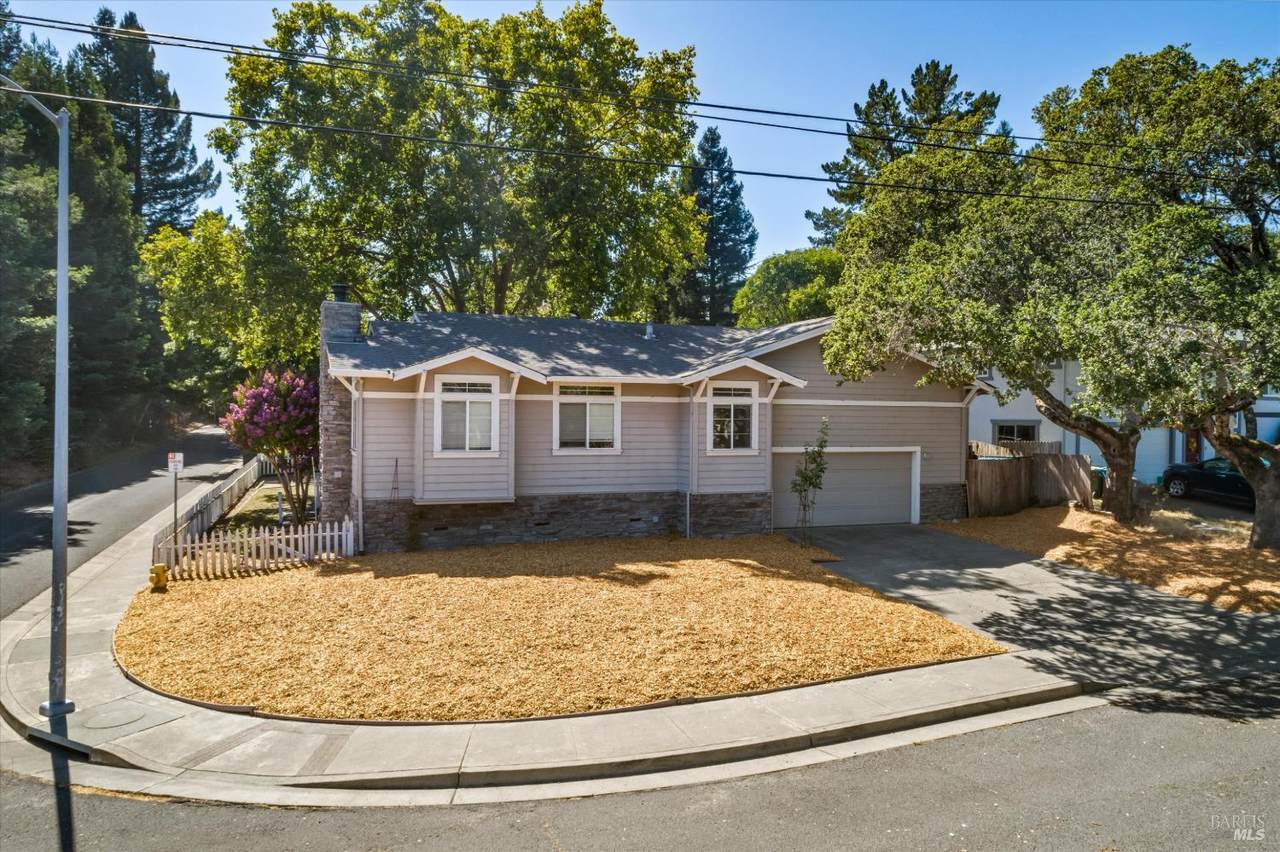 602 Deerfield Lane - Photo 1