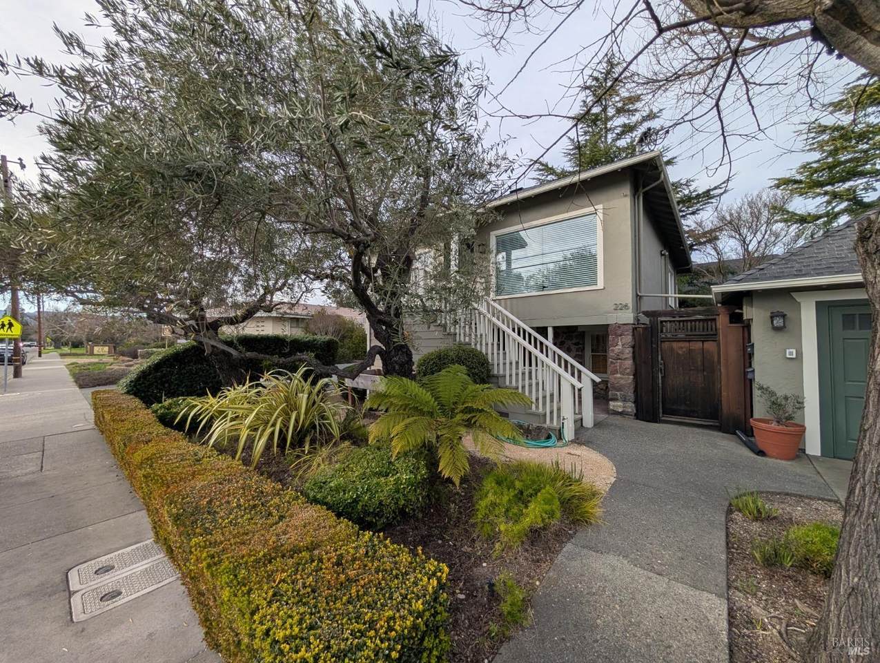 222 Spain Street - Photo 1