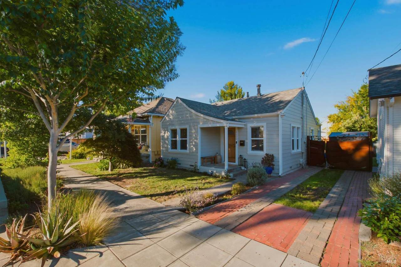 1620 Spencer Street - Photo 1