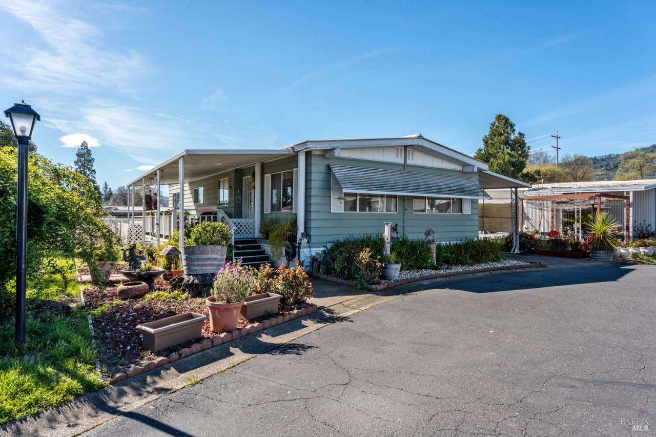660 Leslie Street - Photo 1