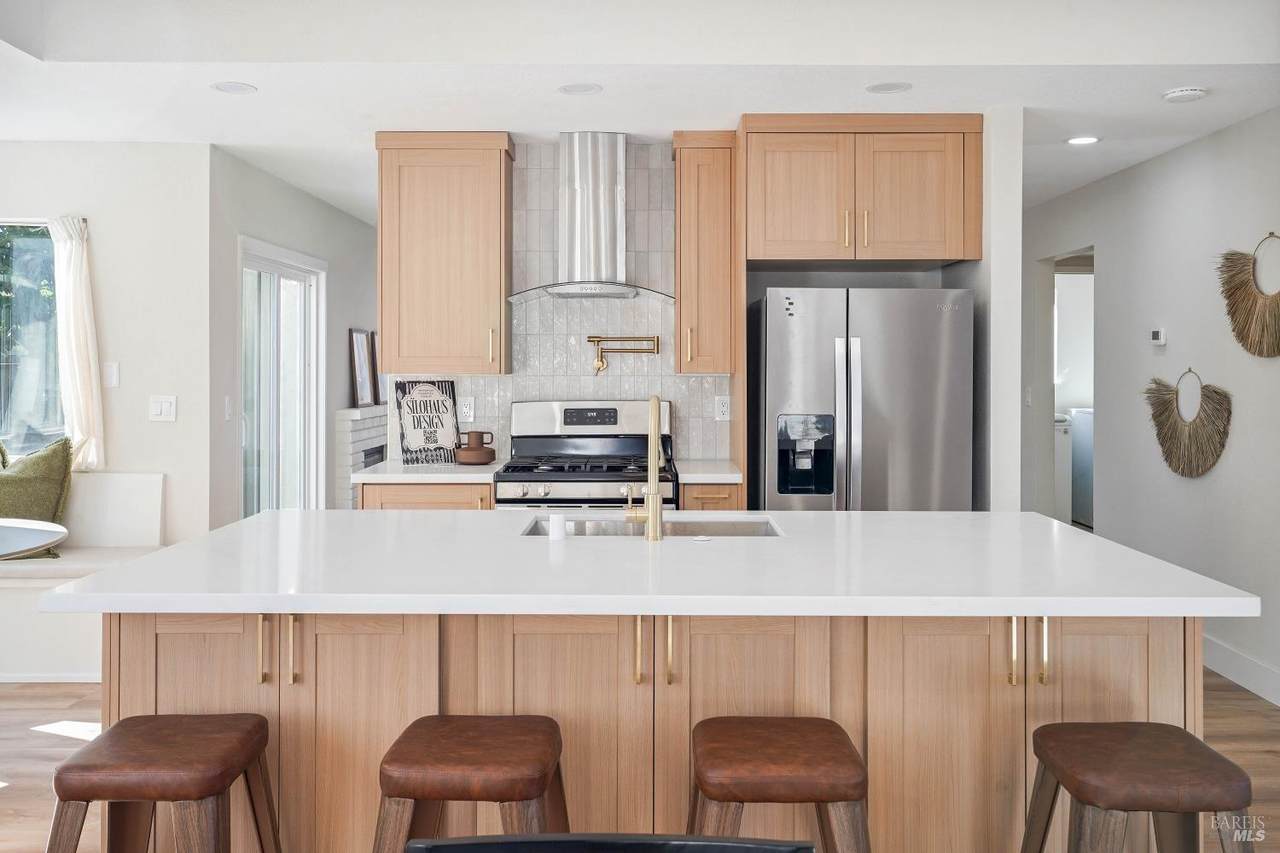 5050 Lakeview Circle - Photo 1