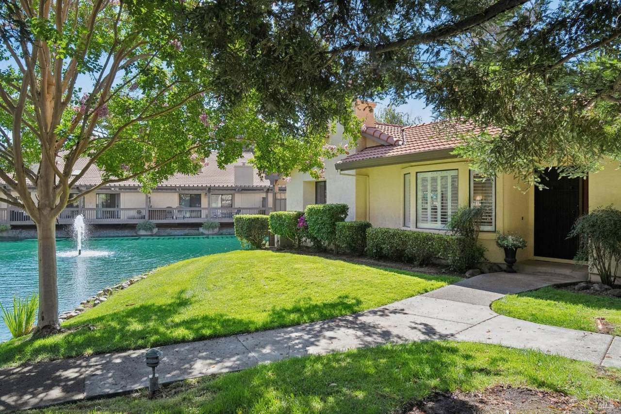 41 Fountain Grove Circle - Photo 1