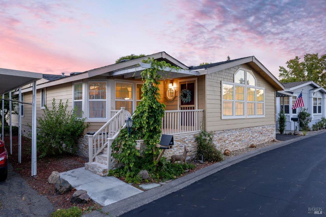 164 Larkspur Drive - Photo 1