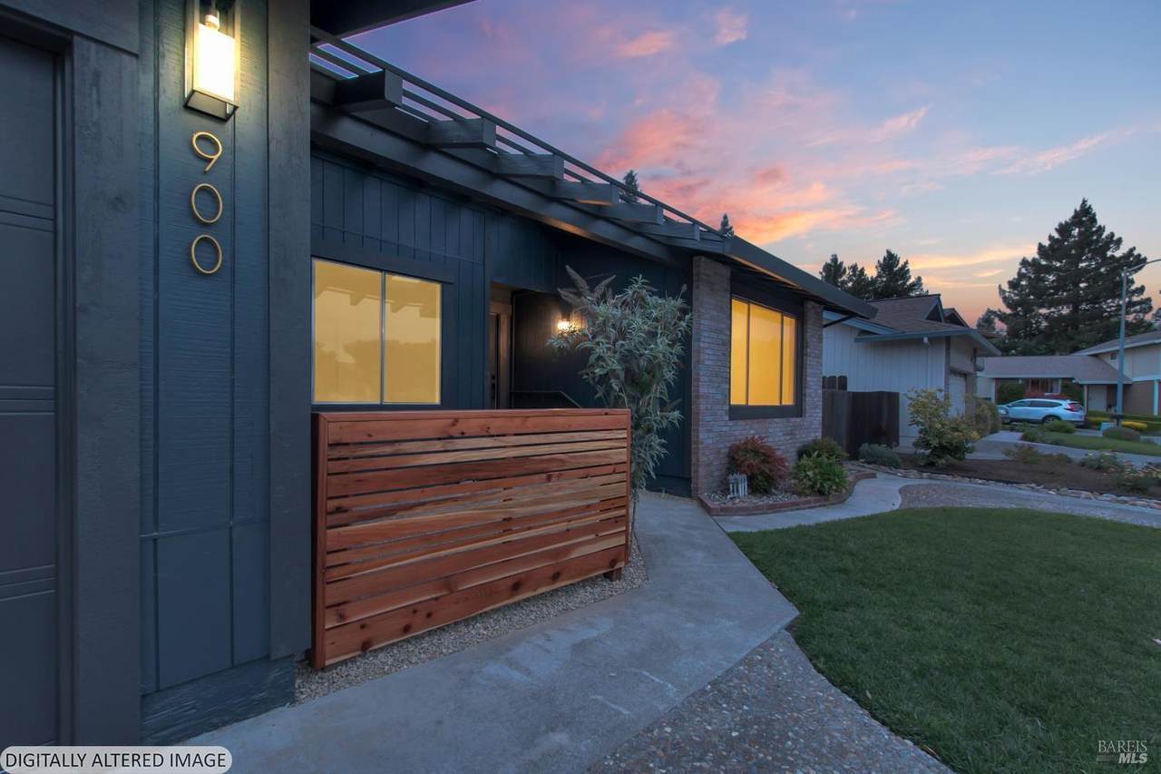900 Hudis Street - Photo 1