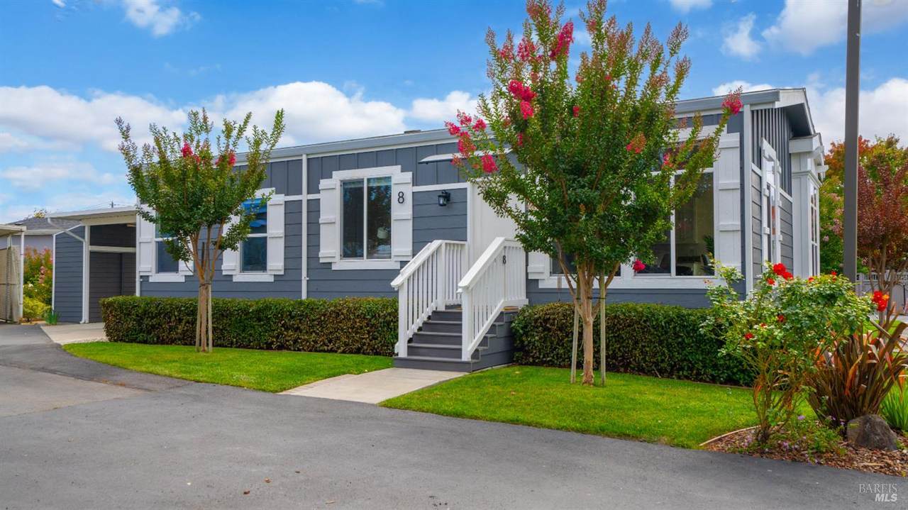 8 Oakwood Drive - Photo 1