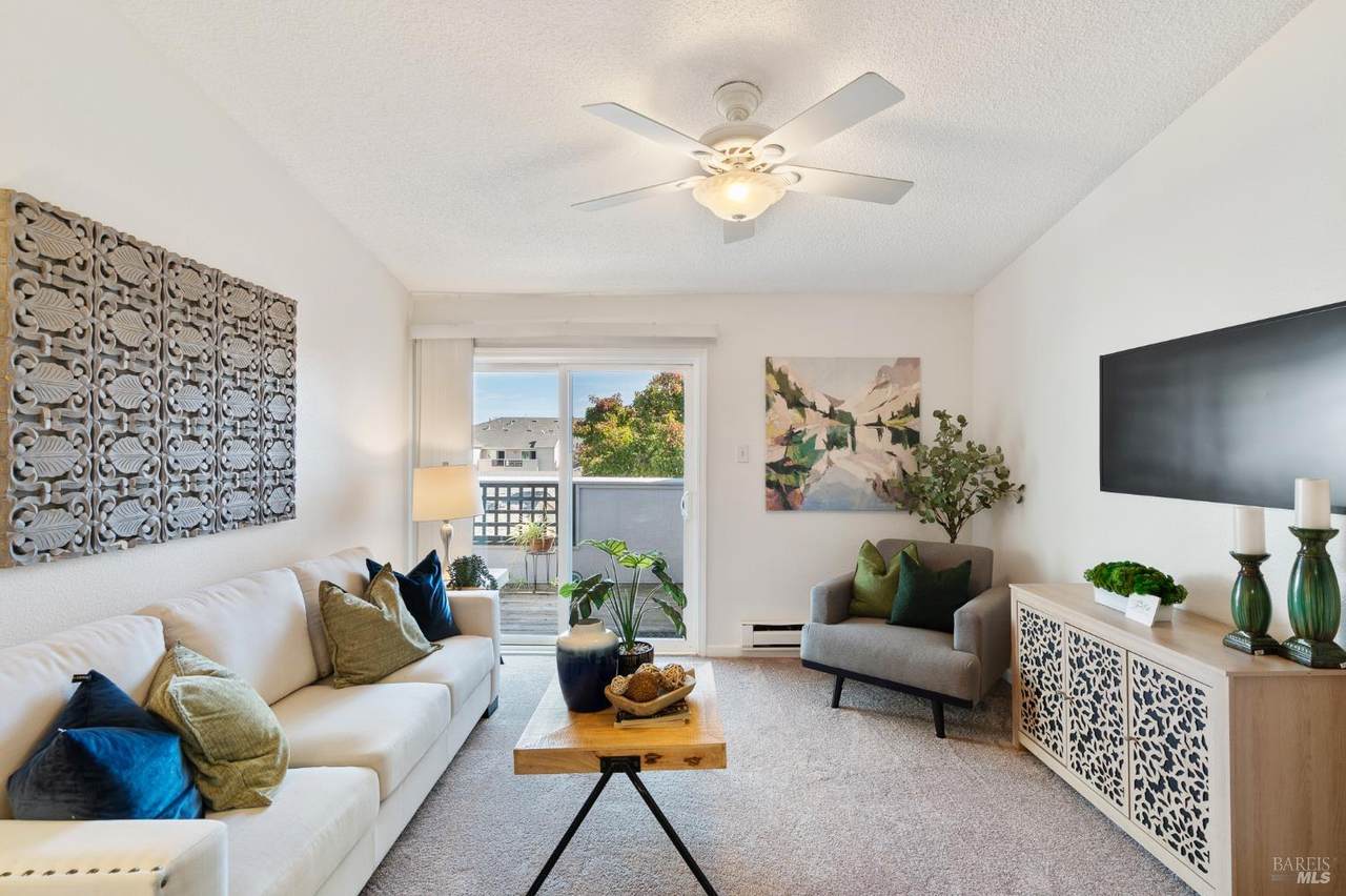 1201 Glen Cove Parkway - Photo 1
