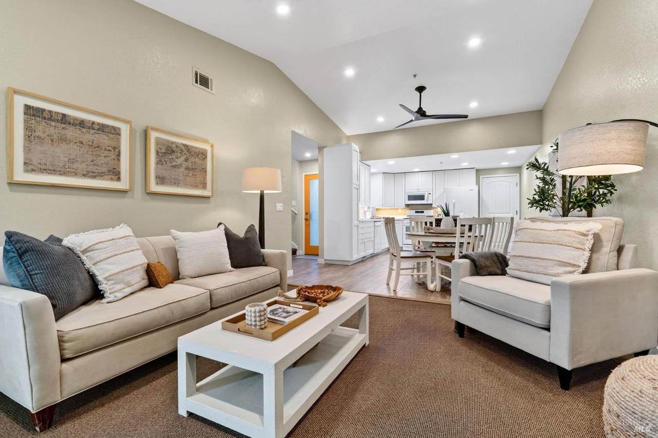 27 Blossom Court - Photo 1