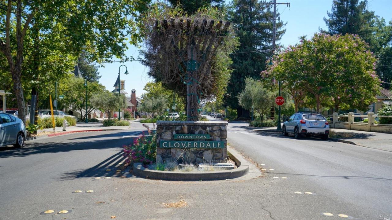 314 Cloverdale Boulevard - Photo 1