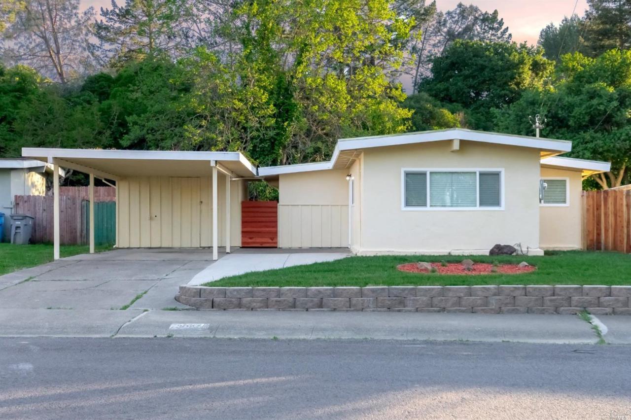 202 Los Altos Place - Photo 1