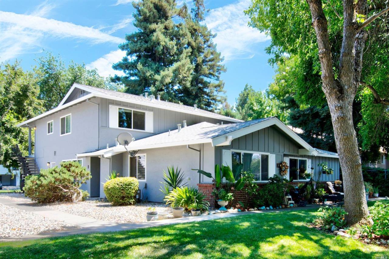 142 Del Rio Circle - Photo 1