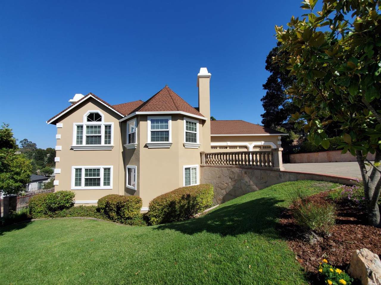 735 El Paseo Drive - Photo 1