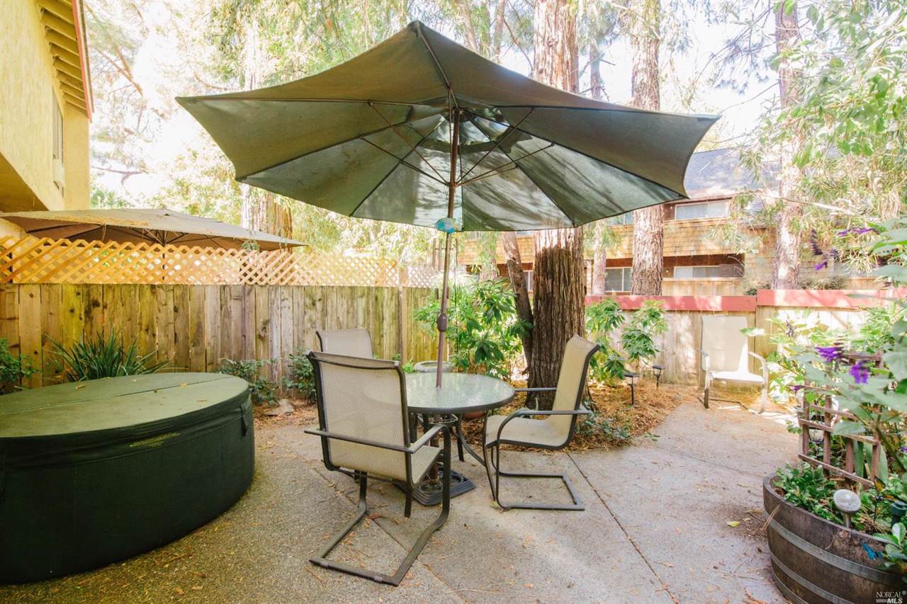 62 Redwood Court - Photo 1