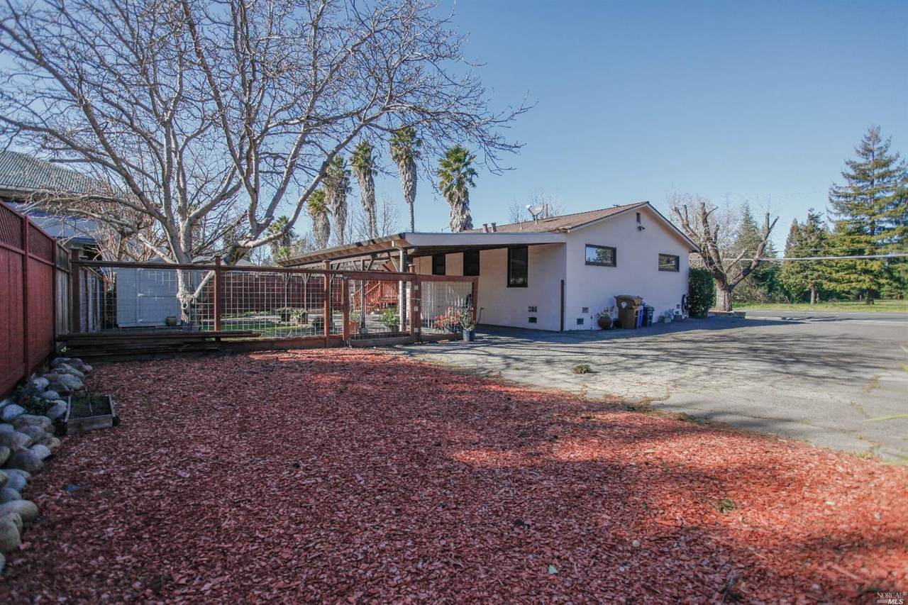 525 Lincoln Avenue - Photo 1