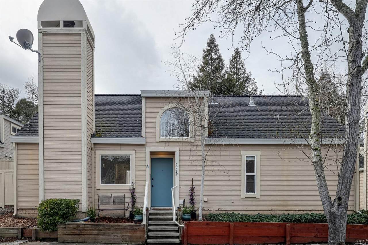 2715 Lakeview Drive - Photo 1