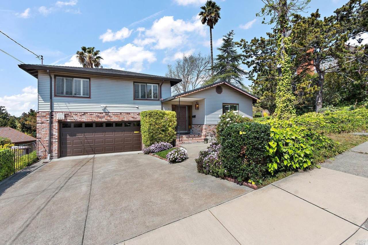 812 Elm Drive - Photo 1