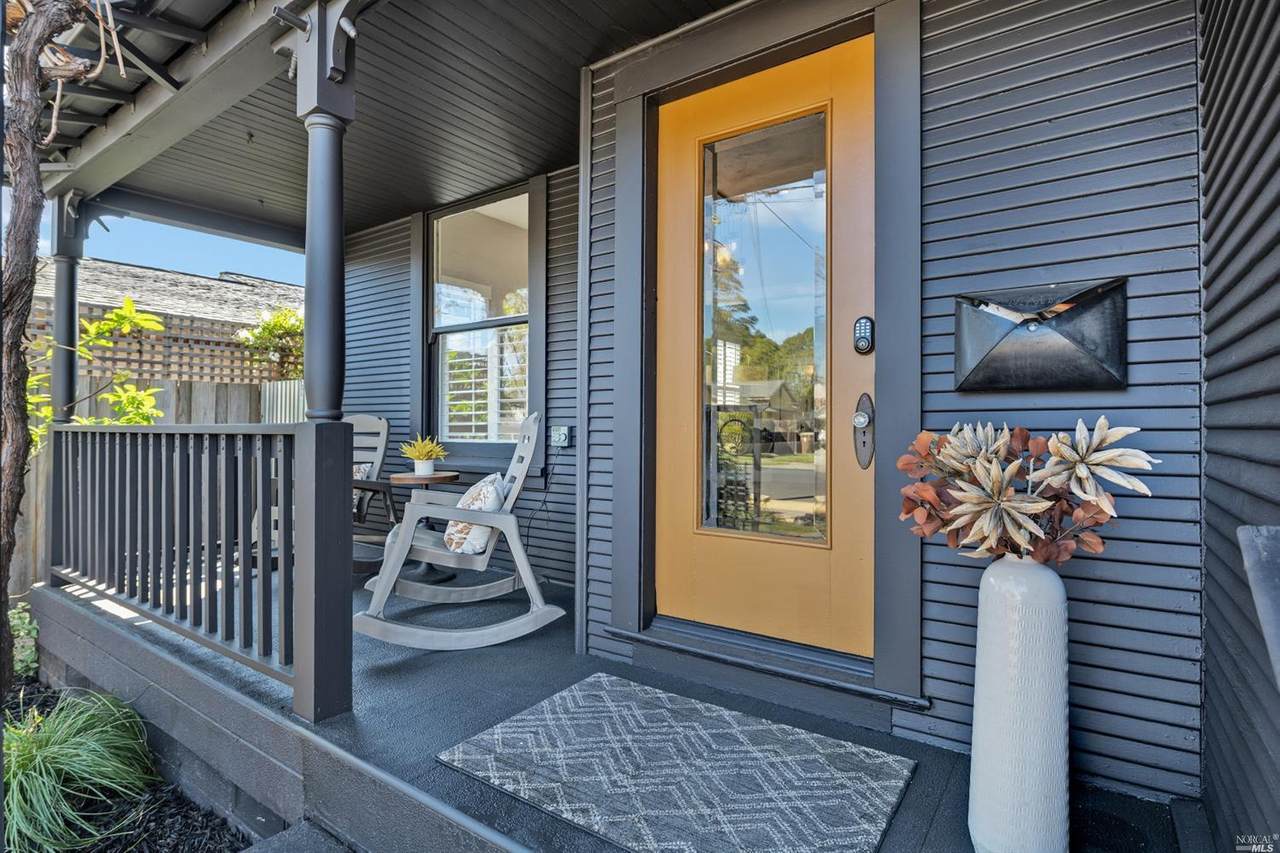 1605 G Street - Photo 1